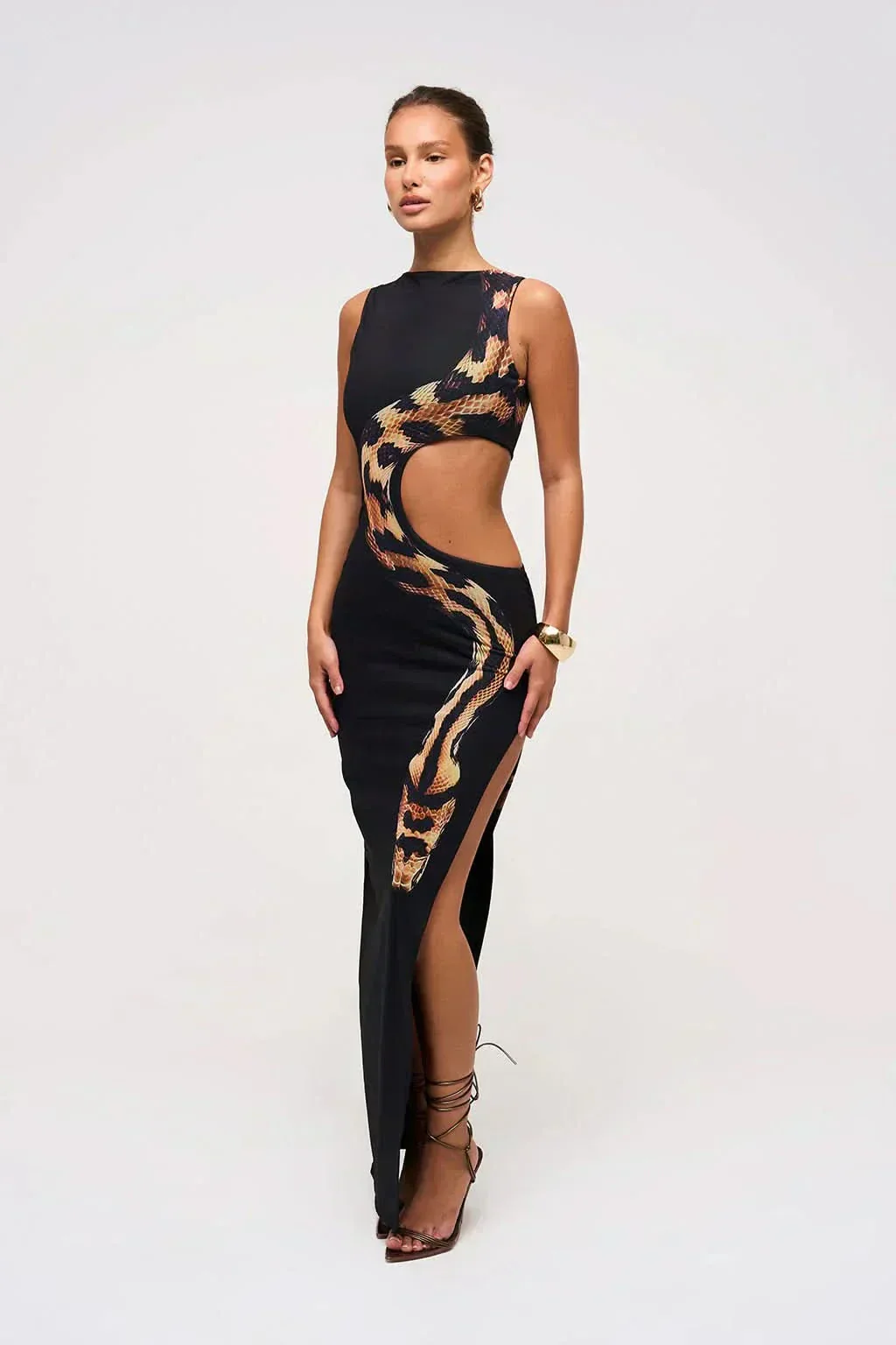 Addie | sukienka maxi damska koktajlowa w wężowy print z wycięciami - Image 2