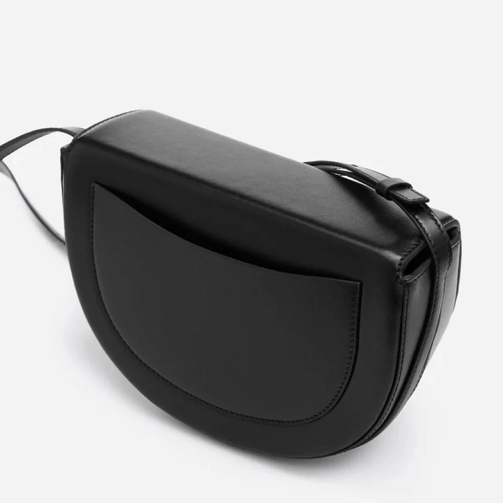 Antonia | Elegancka torebka damska na ramię, miękka struktura, regulowany pasek, klasyczny fason saddle - Image 6