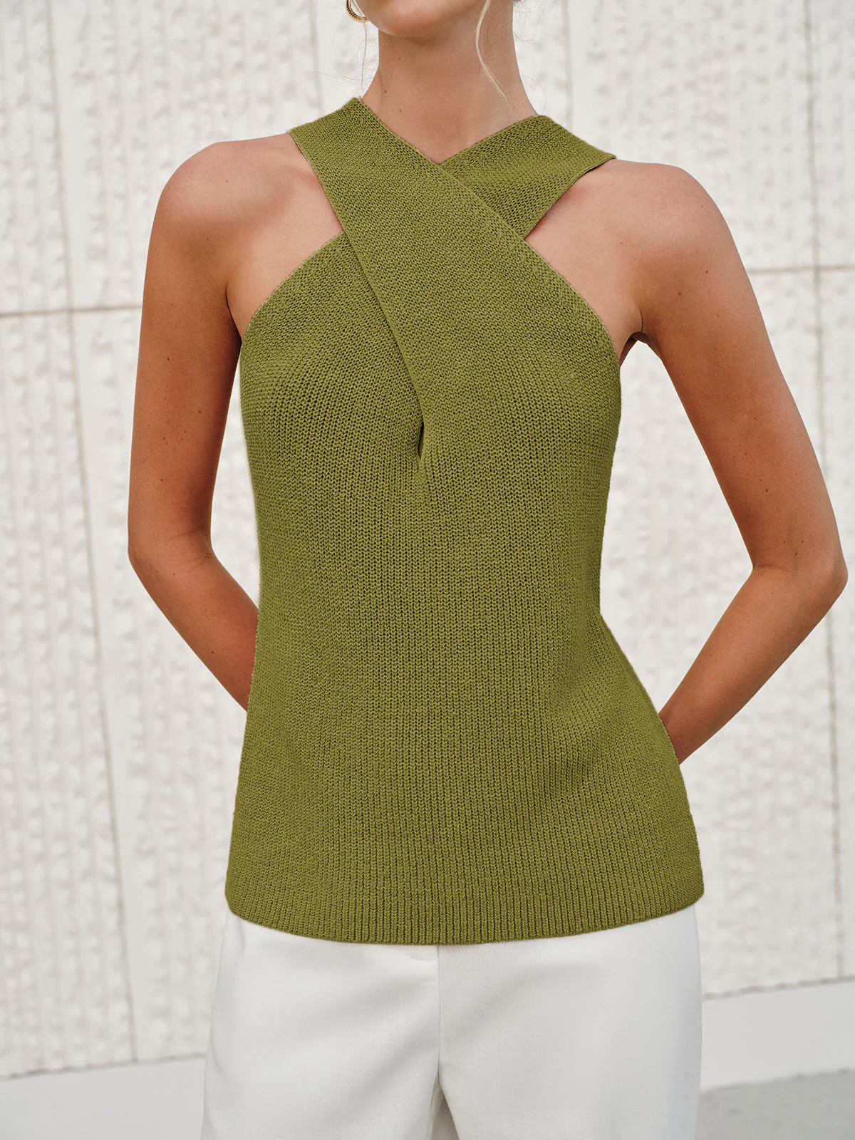 Becca | Top damski typu halter z krzyżowanym kołnierzem, dopasowany fason - Image 14