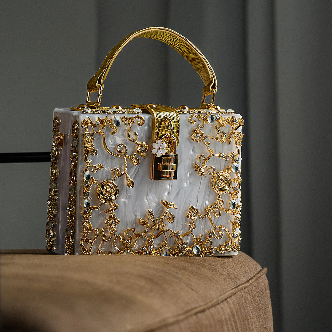 Cathy | Ekskluzywna torebka box bag, luksusowy design, złote detale kwiatowe, eleganczne metalowe zapięcie - Image 5