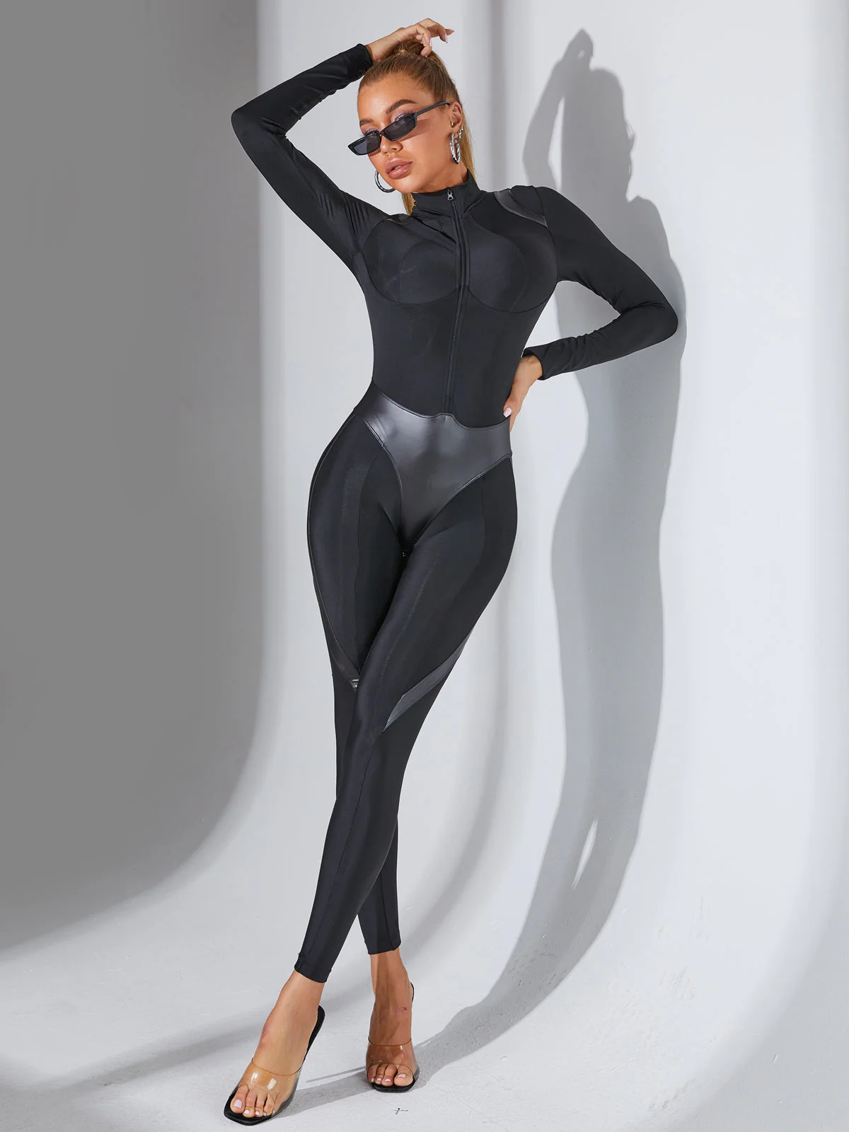 Charly | Damski kombinezon typu catsuit z panelem z ekoskóry na torsie, dopasowany i nowoczesny fason - Image 6