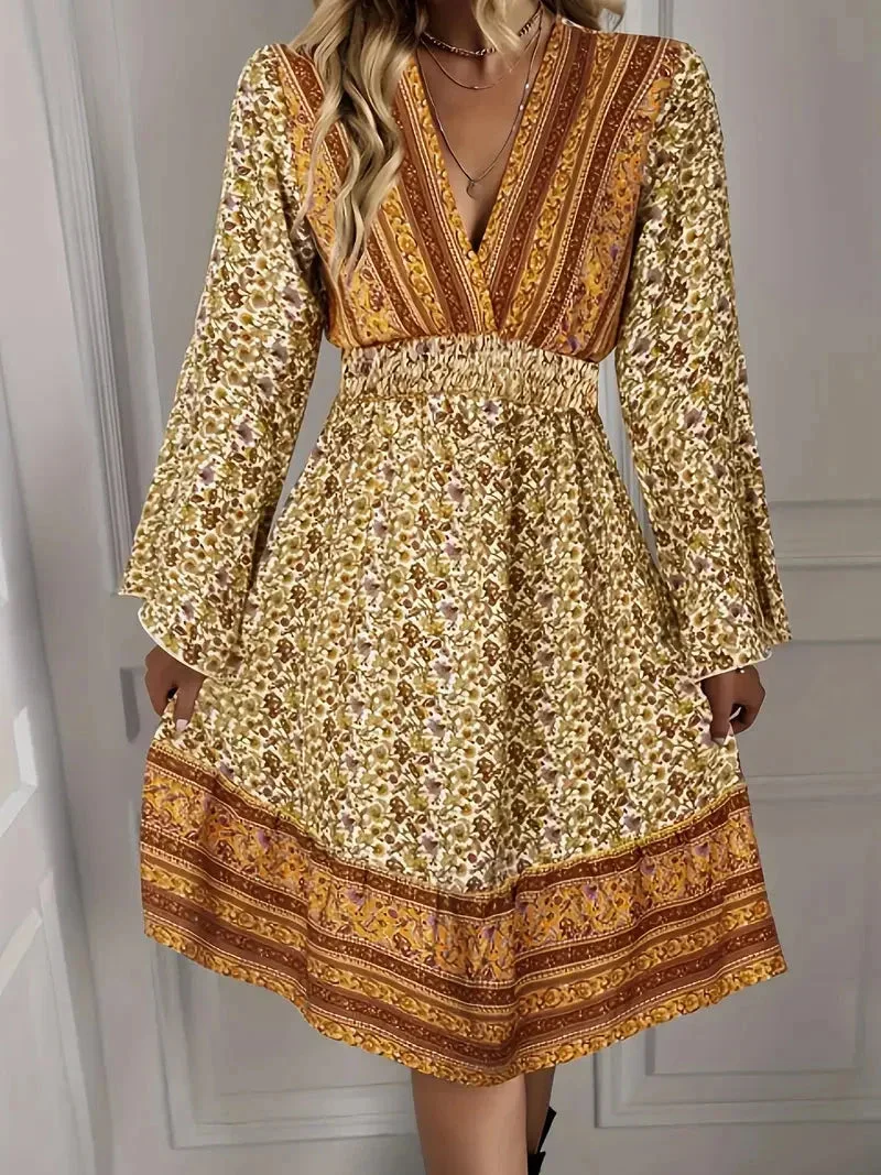 Clare | Krótka sukienka damska boho w złoty wzór z rękawami - Image 3