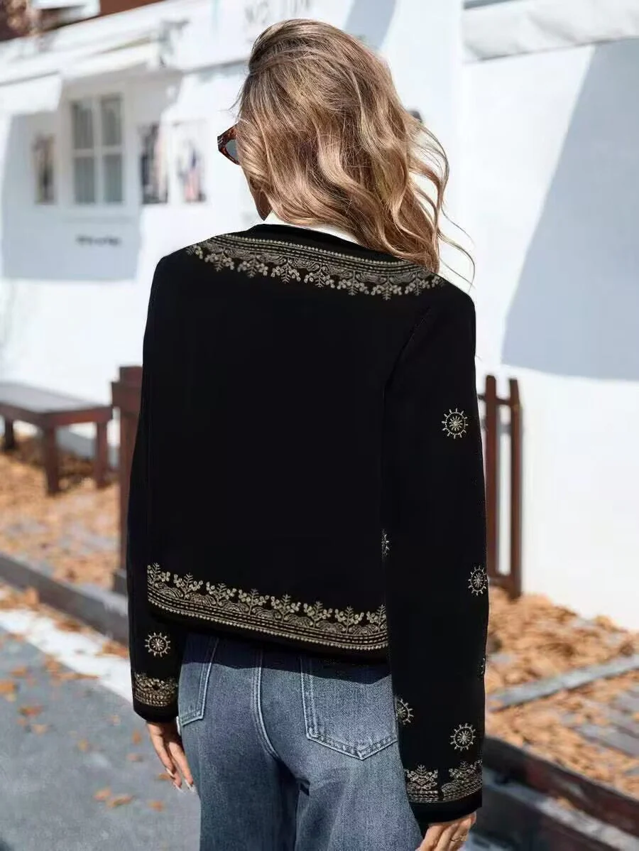 Demetria - Elegancka damska kurtka z haftowanym aksamitnym wykończeniem - Image 3