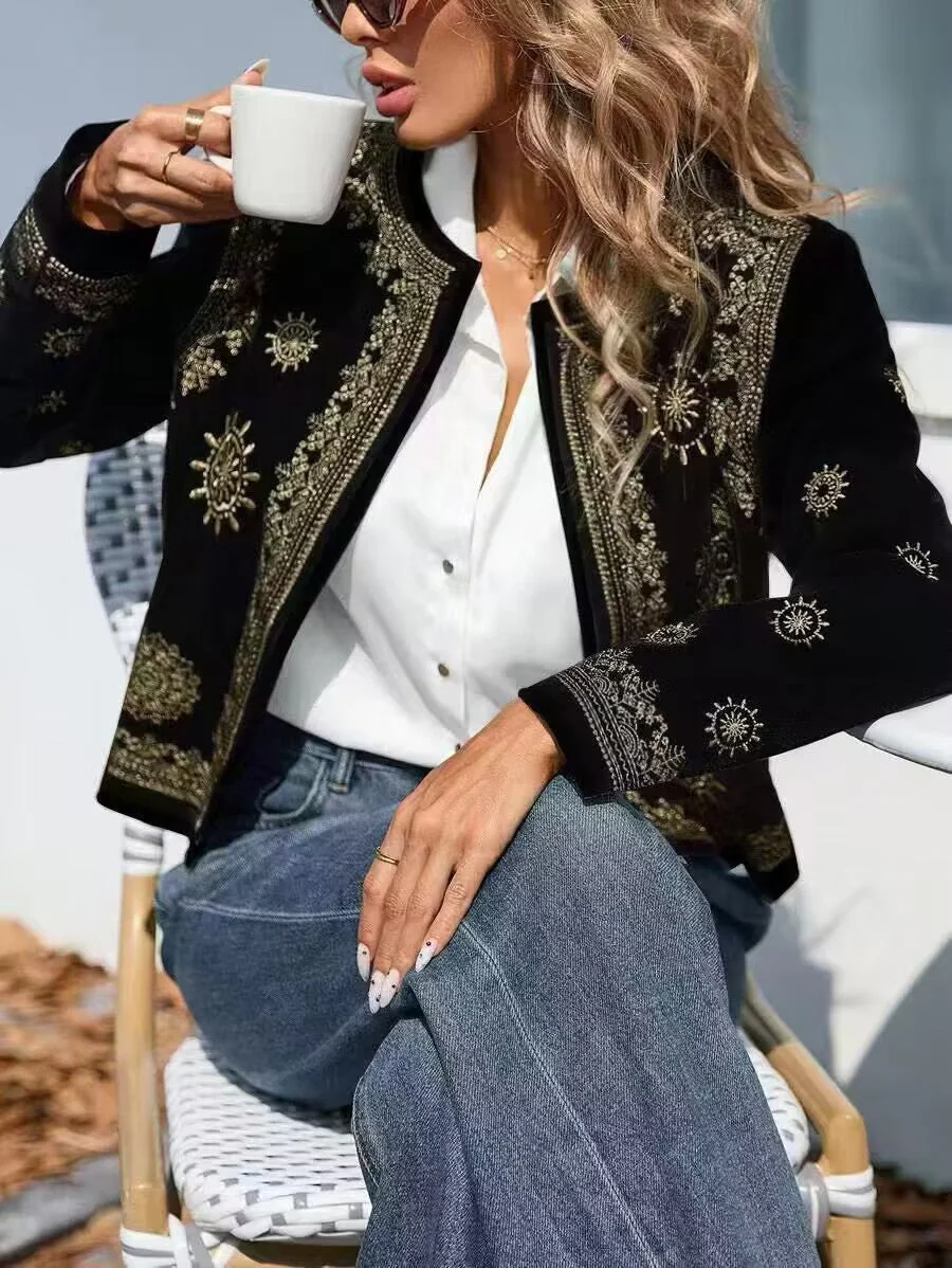 Demetria - Elegancka damska kurtka z haftowanym aksamitnym wykończeniem - Image 4