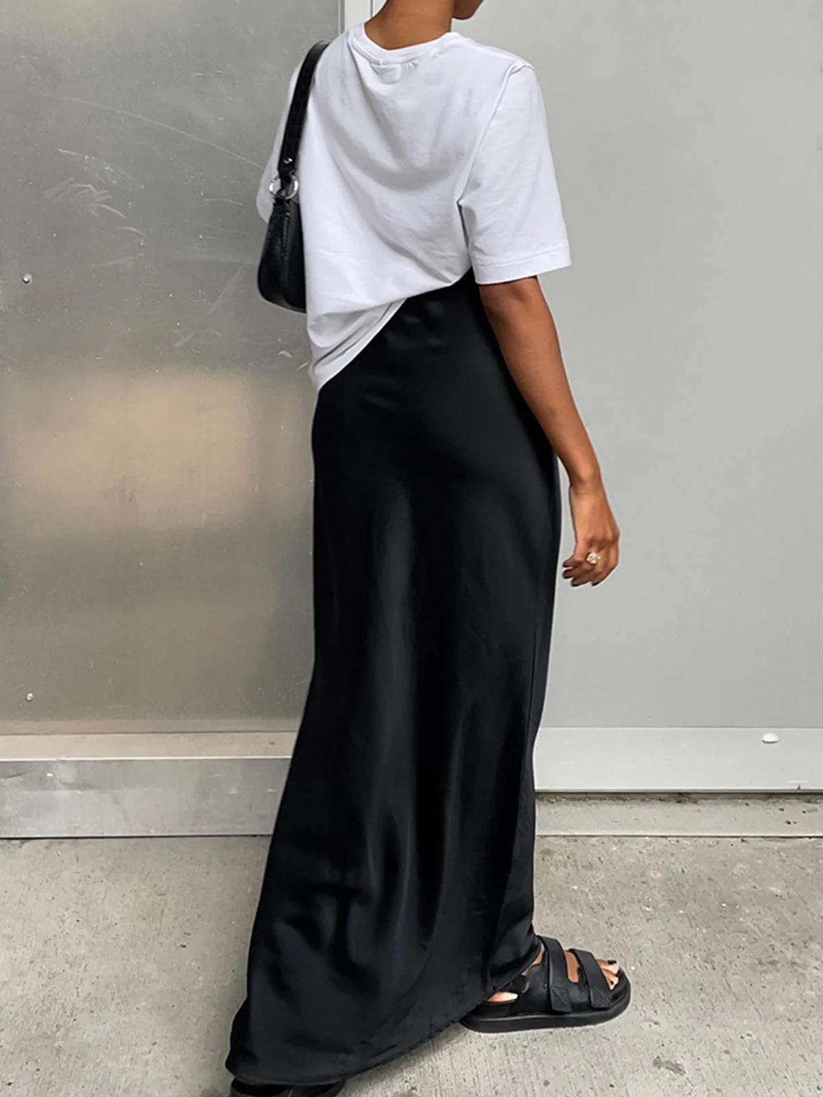 Eileen | Spódnica maxi satynowa w stylu utility, elegancki fason - Image 3