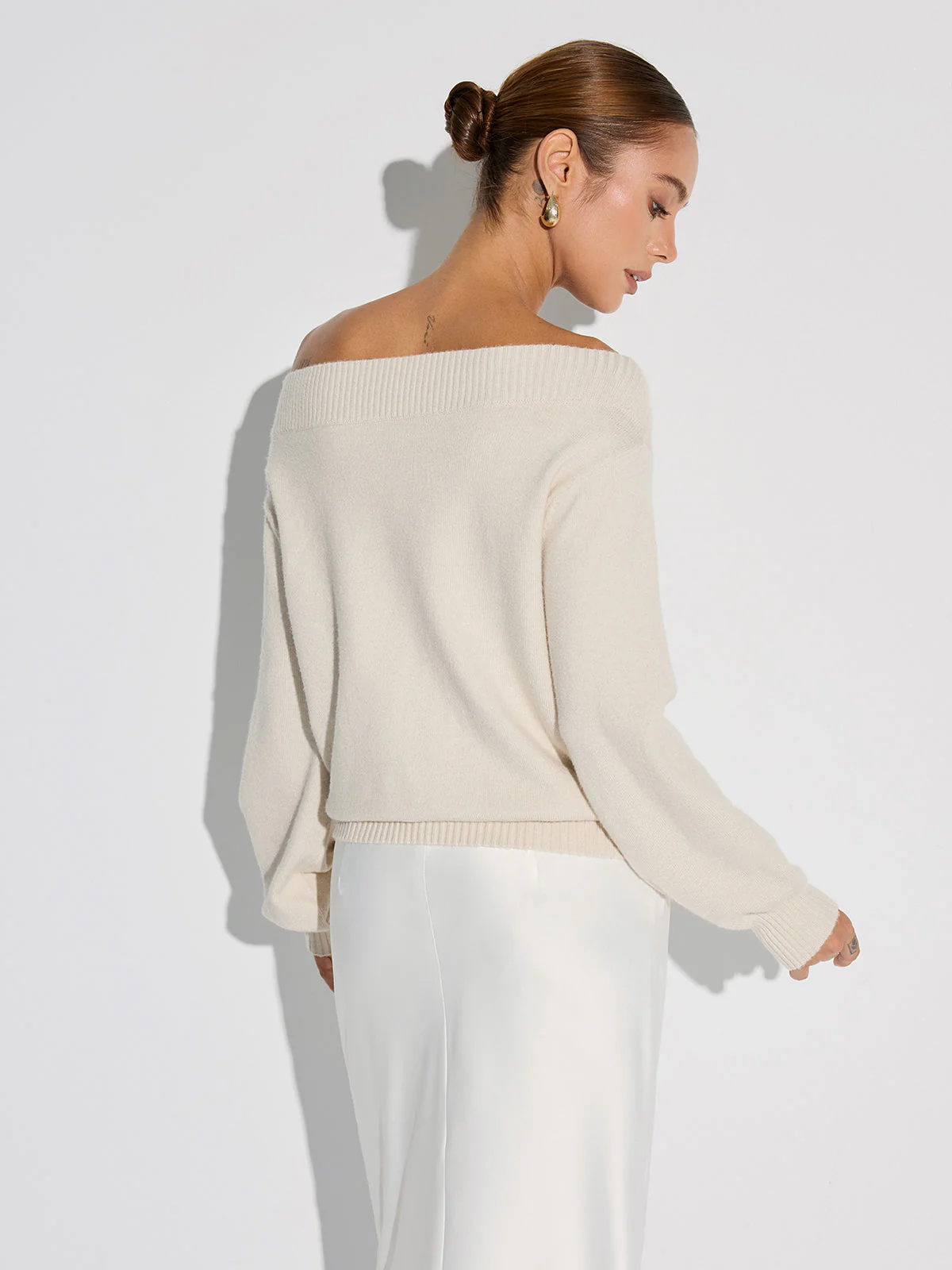 Eve | Sweter damski z odkrytymi ramionami zdobiony kryształkami - Image 5