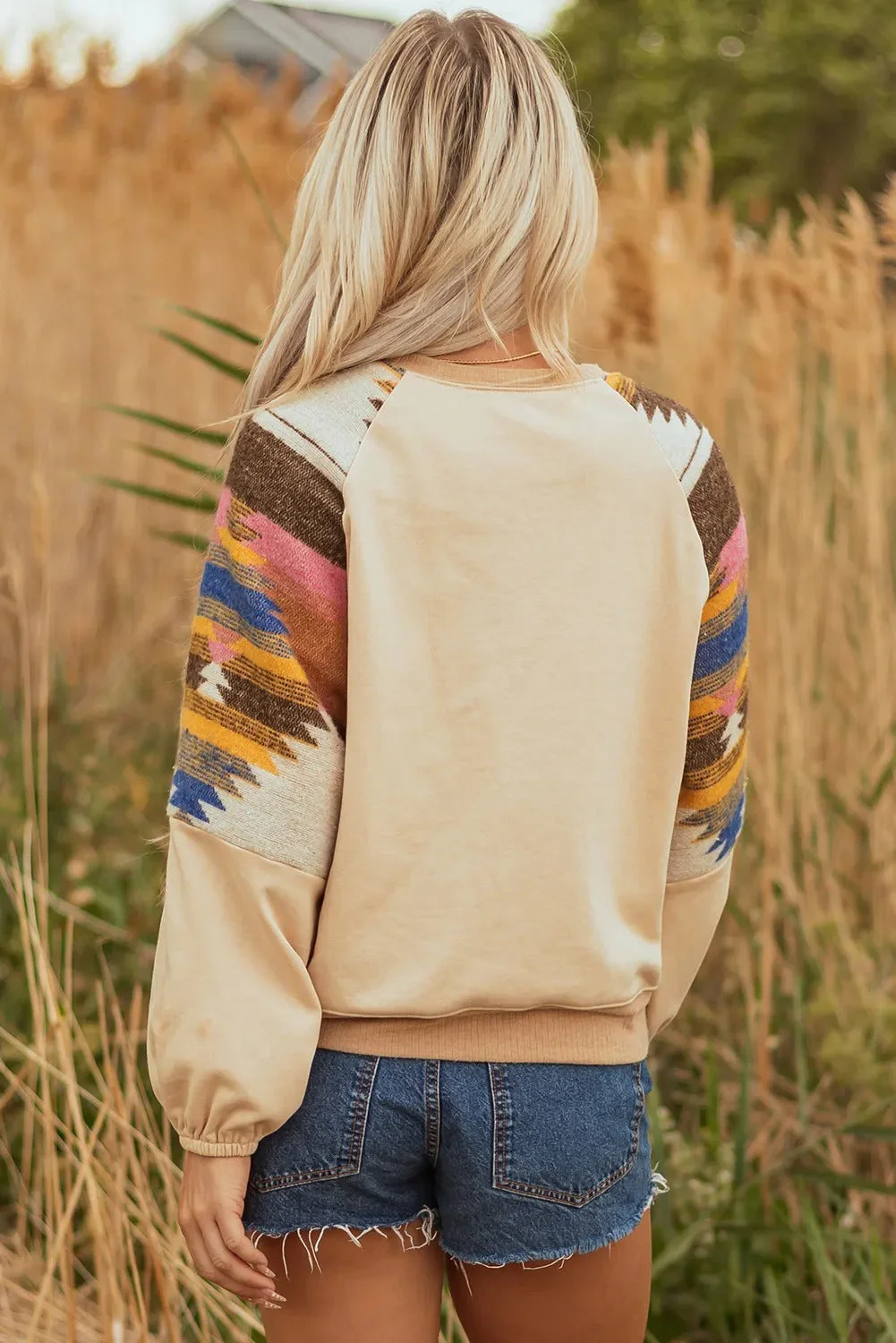 Glynis – kolorowy, modny sweter damski z rękawami w azteckie wzory - Image 3
