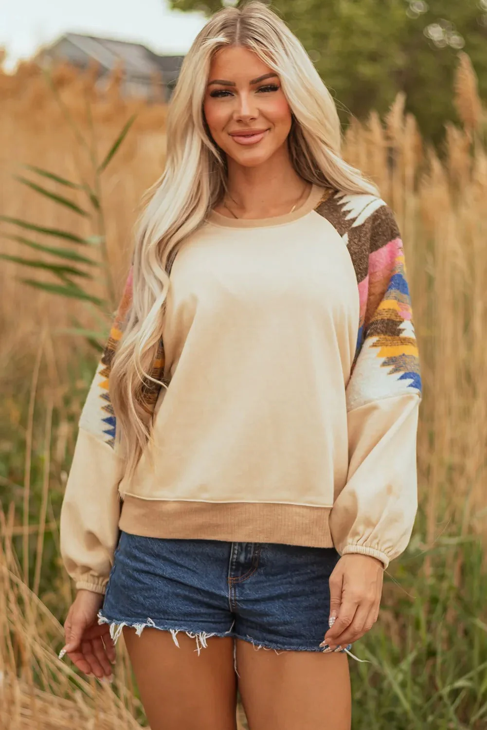 Glynis – kolorowy, modny sweter damski z rękawami w azteckie wzory - Image 5
