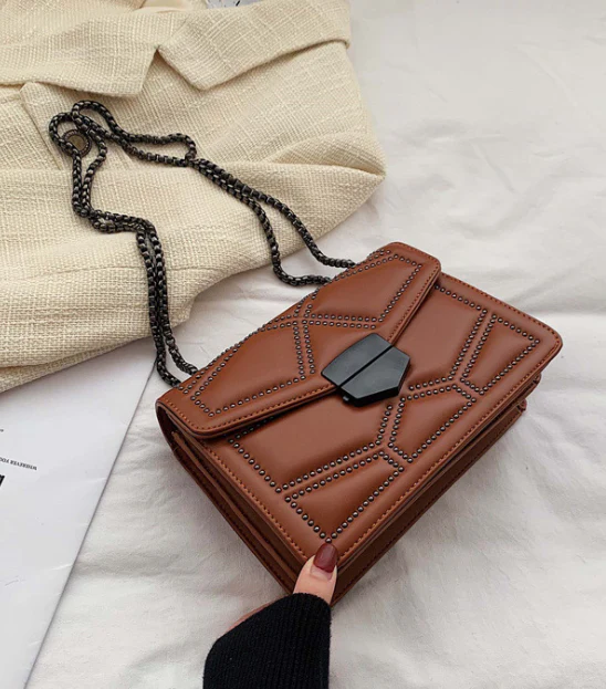 Harmony | Damska torebka crossbody z ćwiekami i łańcuszkiem, modna stylowa - Image 2