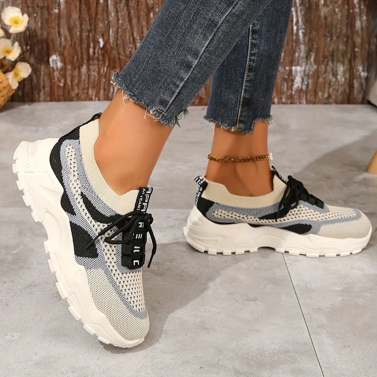 Hodierna – nowoczesne damskie oddychające sneakersy z siateczki – czarne - Image 11