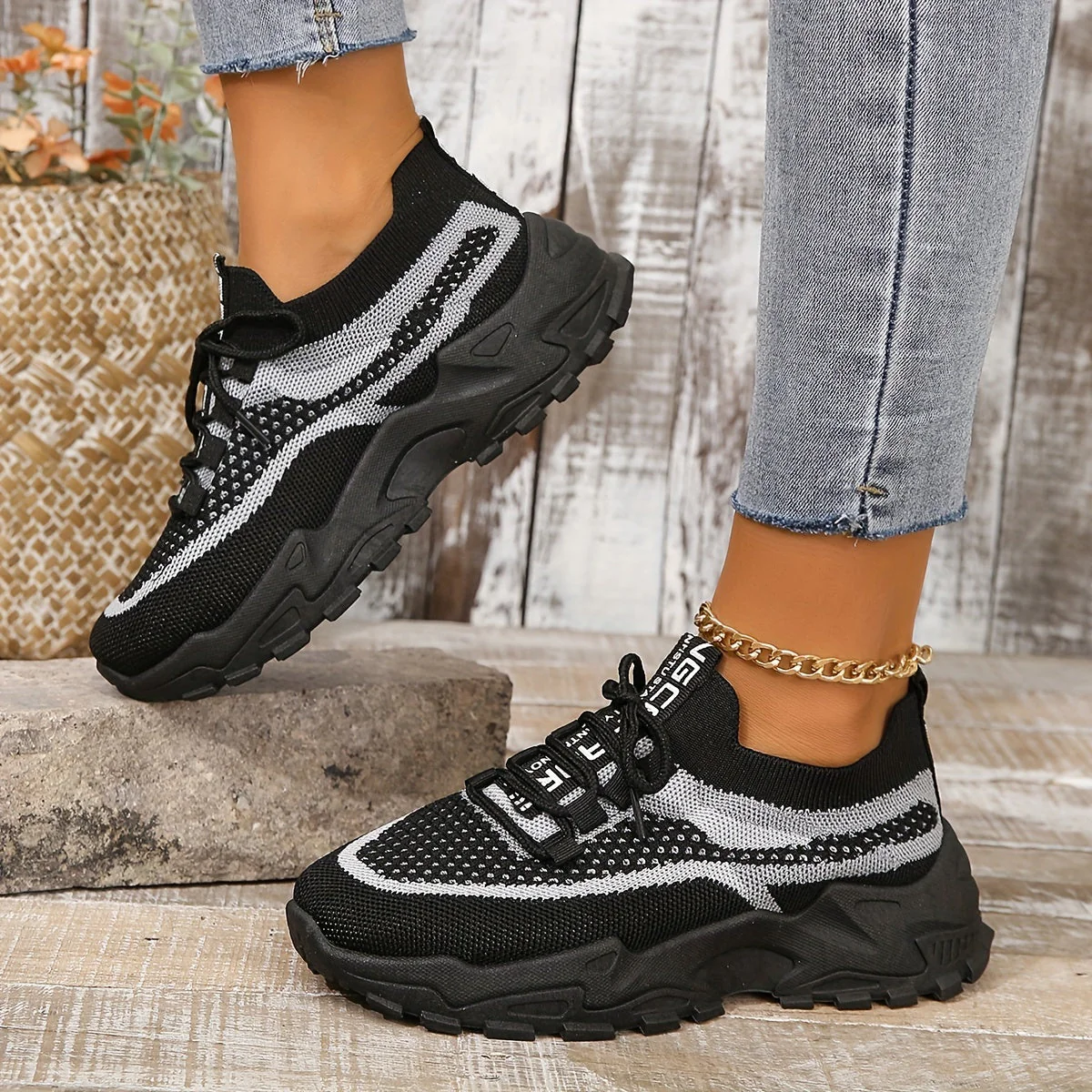 Hodierna – nowoczesne damskie oddychające sneakersy z siateczki – czarne - Image 20