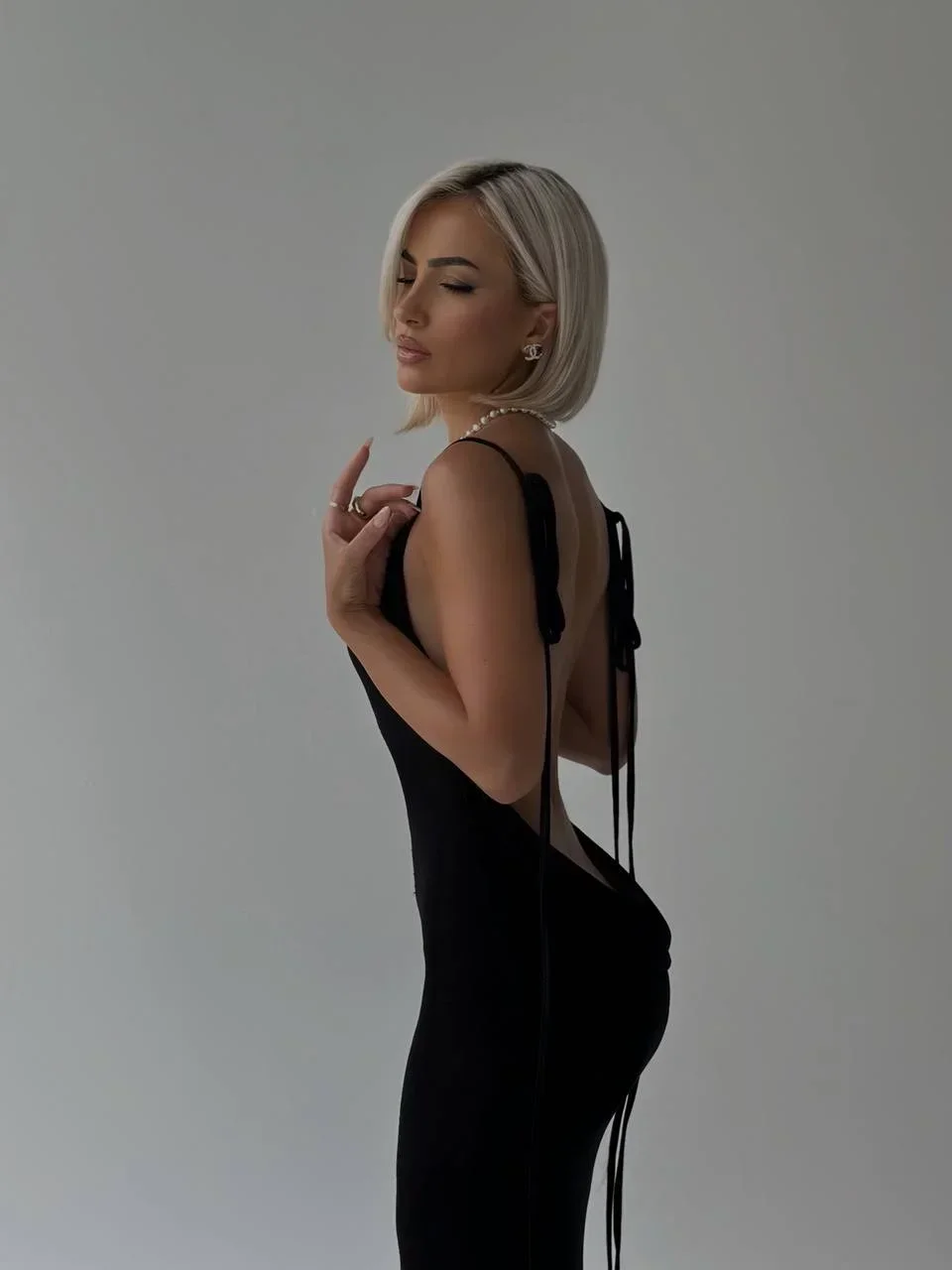 Jodie | Elegancka sukienka damska długa bez pleców z regulowanymi wiązaniami - Image 23
