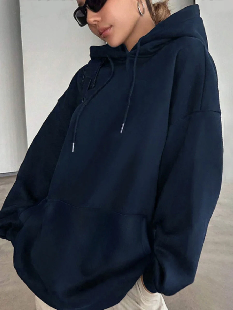 Justine | Damska bluza oversize z kapturem z graficznym nadrukiem - Image 2