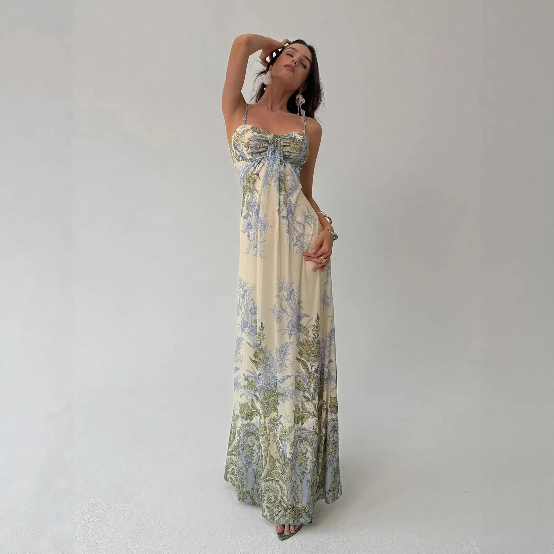 Karli | sukienka maxi damska w kwiatowy wzór, zwiewna i elegancka - Image 4