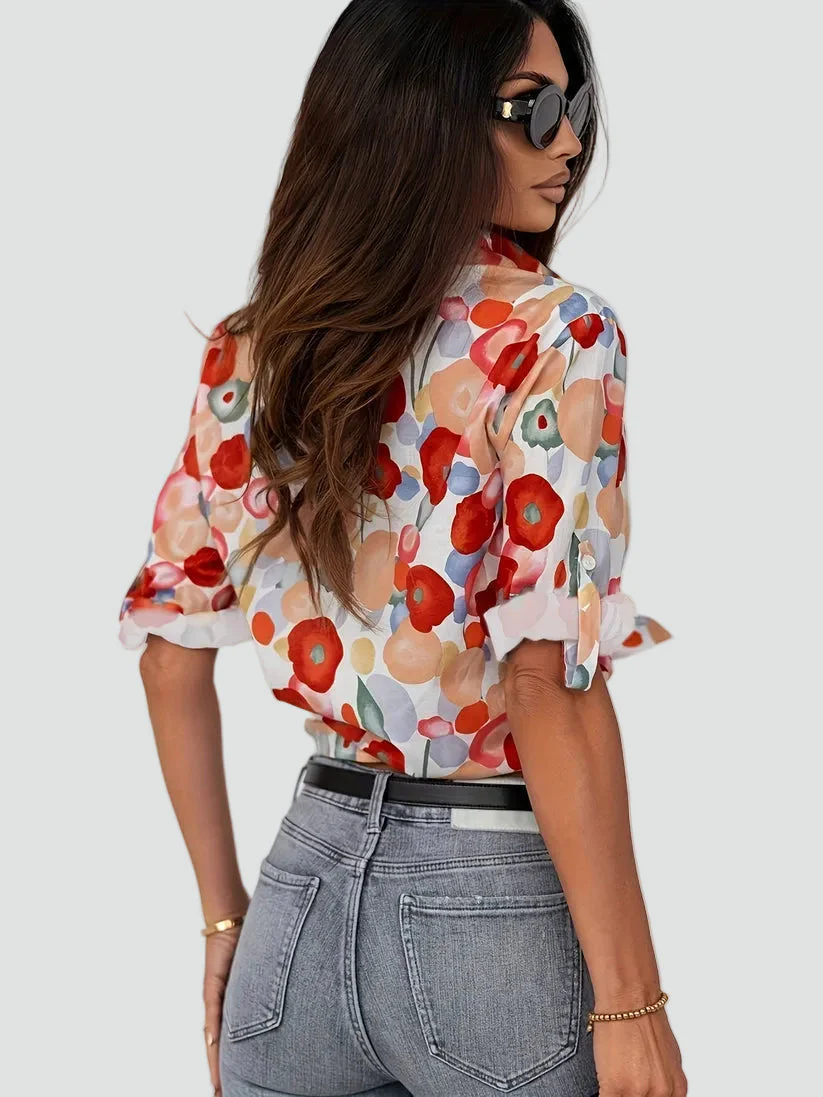 Katey | Elegancka bluzka damska w kwiatowy print zapinana na guziki - Image 3