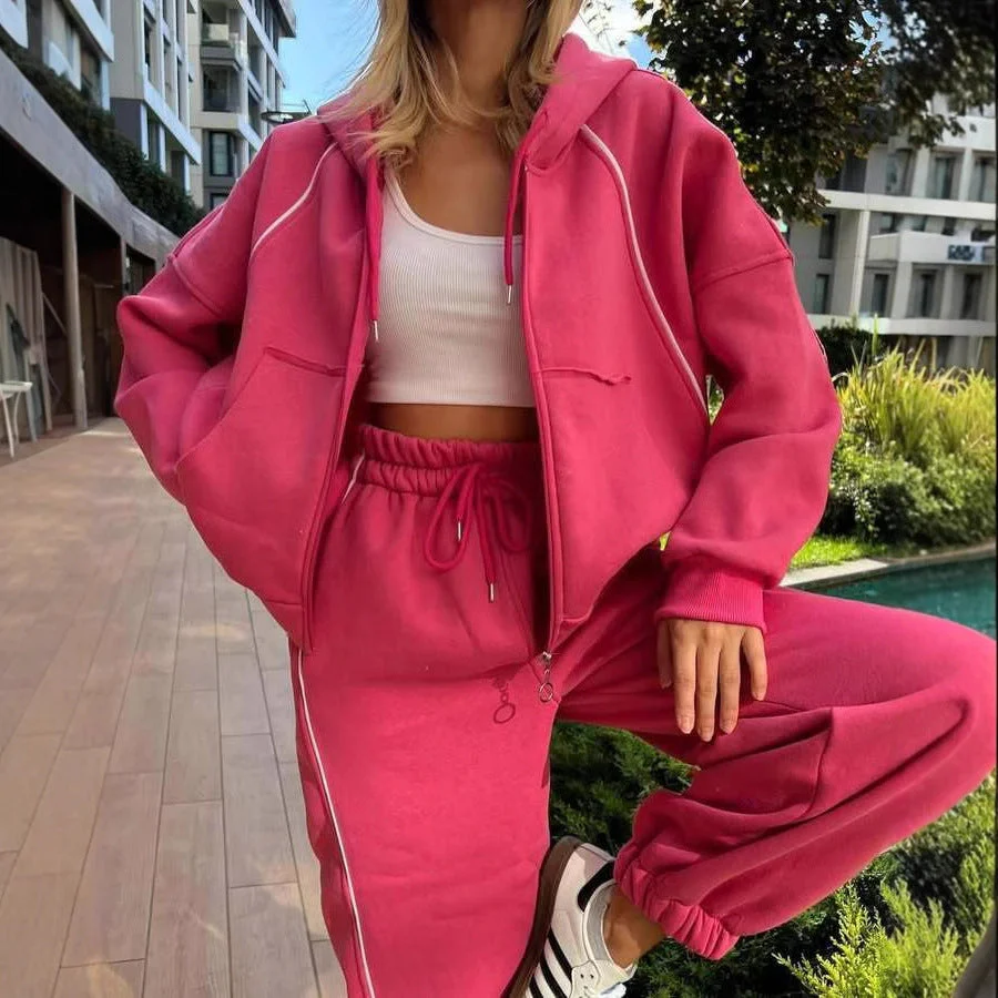 Kayla – damski dwuczęściowy zestaw sportowy składający się z joggerów i bluzy z kapturem - Image 3