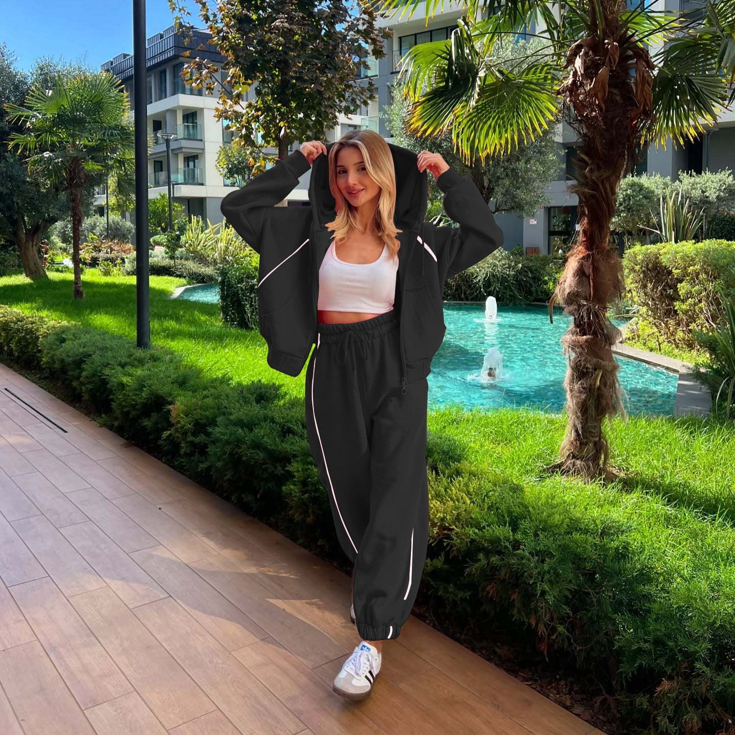 Kayla – damski dwuczęściowy zestaw sportowy składający się z joggerów i bluzy z kapturem - Image 5