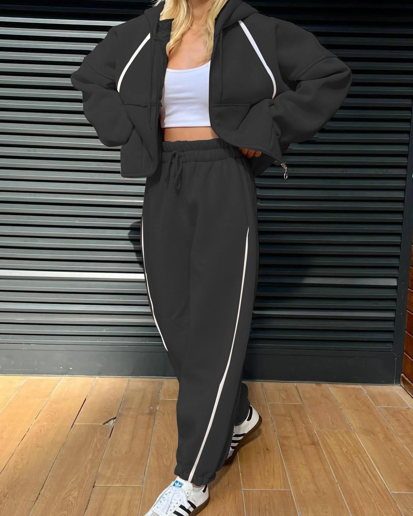Kayla – damski dwuczęściowy zestaw sportowy składający się z joggerów i bluzy z kapturem - Image 8
