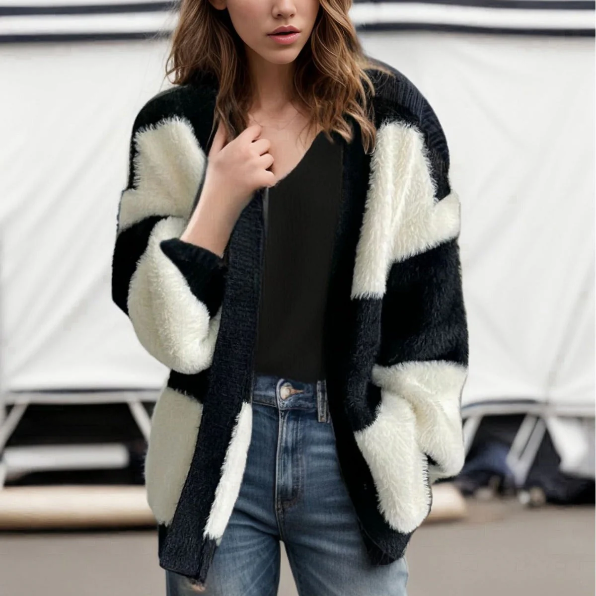 Lexi – damski luźny, modny sweter z dzianiny w paski - Image 2