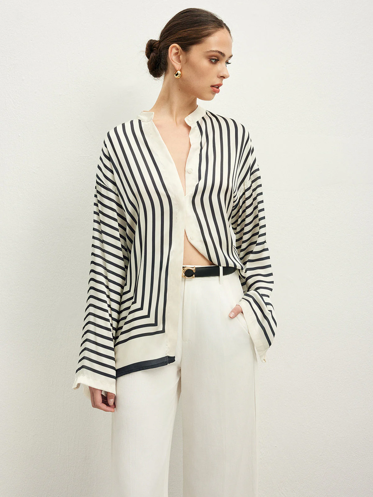 Liza | Bluzka damska satynowa w paski z guzikami, elegancka i lekka - Image 2