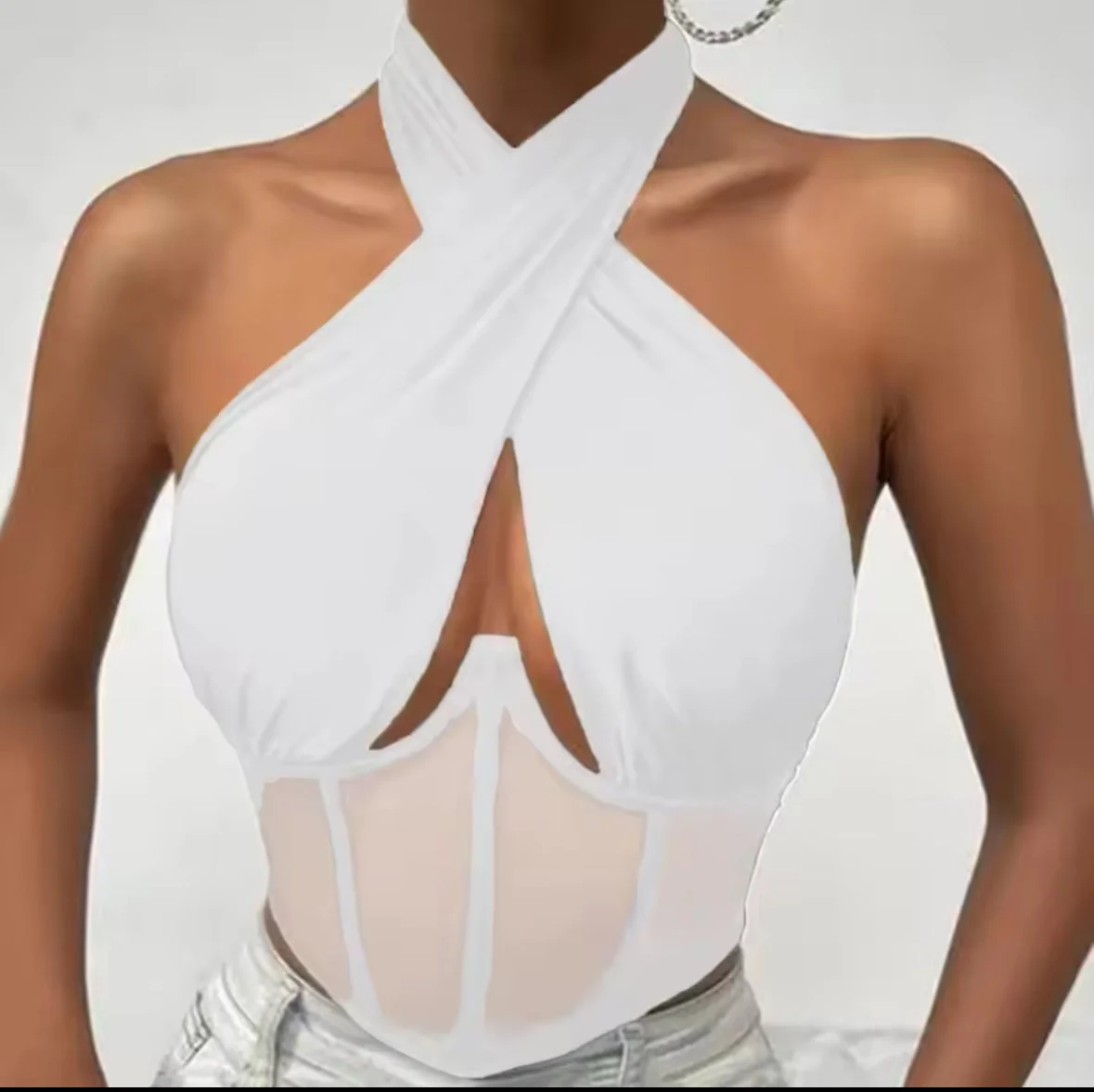 Lorraine | Damski top halter z krzyżującymi się ramiączkami i wstawką z tiulu, modny i kobiecy fason - Image 9