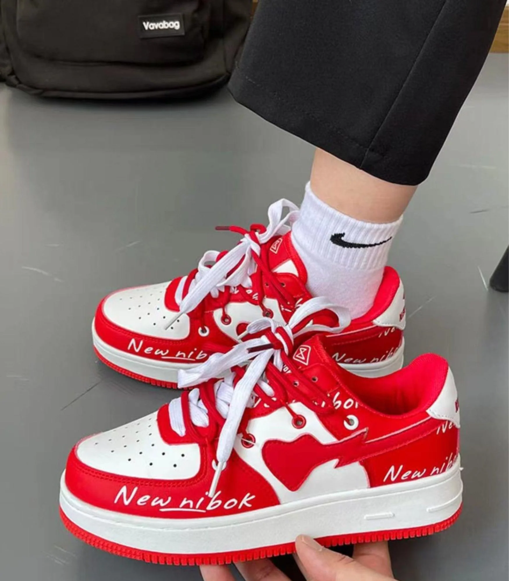 Mabel | damskie sneakersy niskie z kontrastowymi detalami i sznurowaniem - Image 6