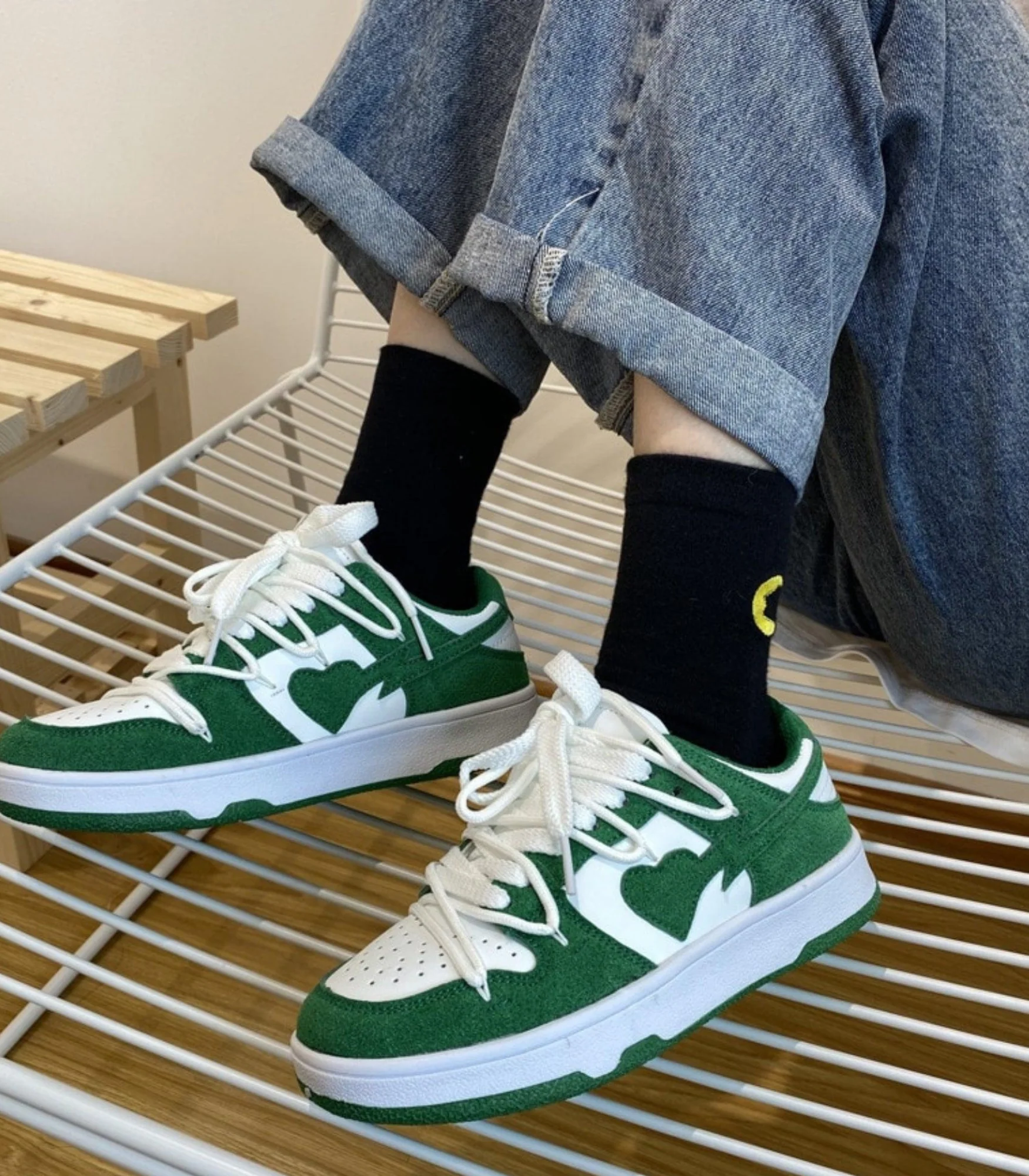Mabel | damskie sneakersy niskie z kontrastowymi detalami i sznurowaniem - Image 8