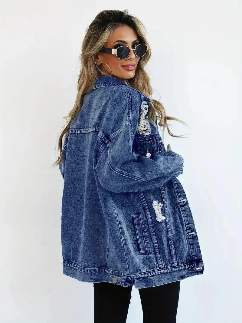 Megan | Damska oversize kurtka jeansowa z przetarciami, modny i casualowy fason - Image 10