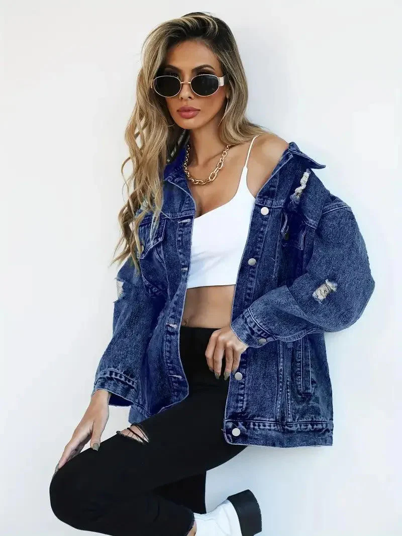 Megan | Damska oversize kurtka jeansowa z przetarciami, modny i casualowy fason - Image 11