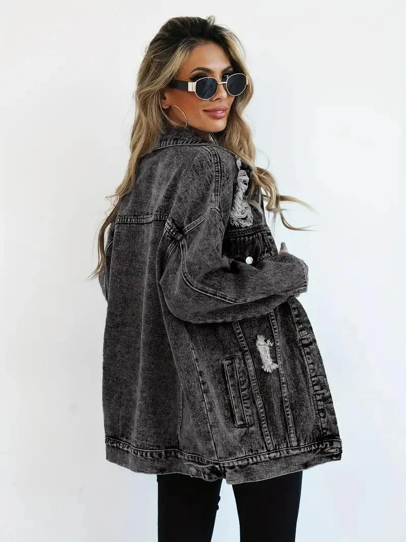 Megan | Damska oversize kurtka jeansowa z przetarciami, modny i casualowy fason - Image 15