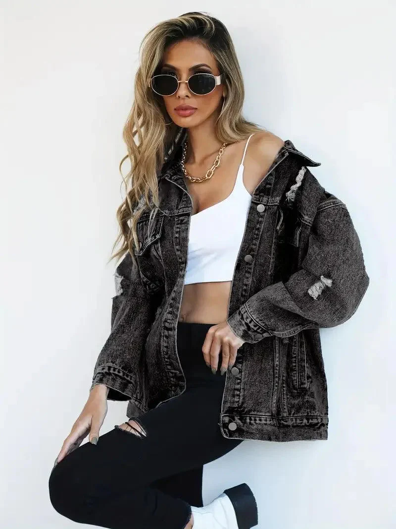 Megan | Damska oversize kurtka jeansowa z przetarciami, modny i casualowy fason - Image 16