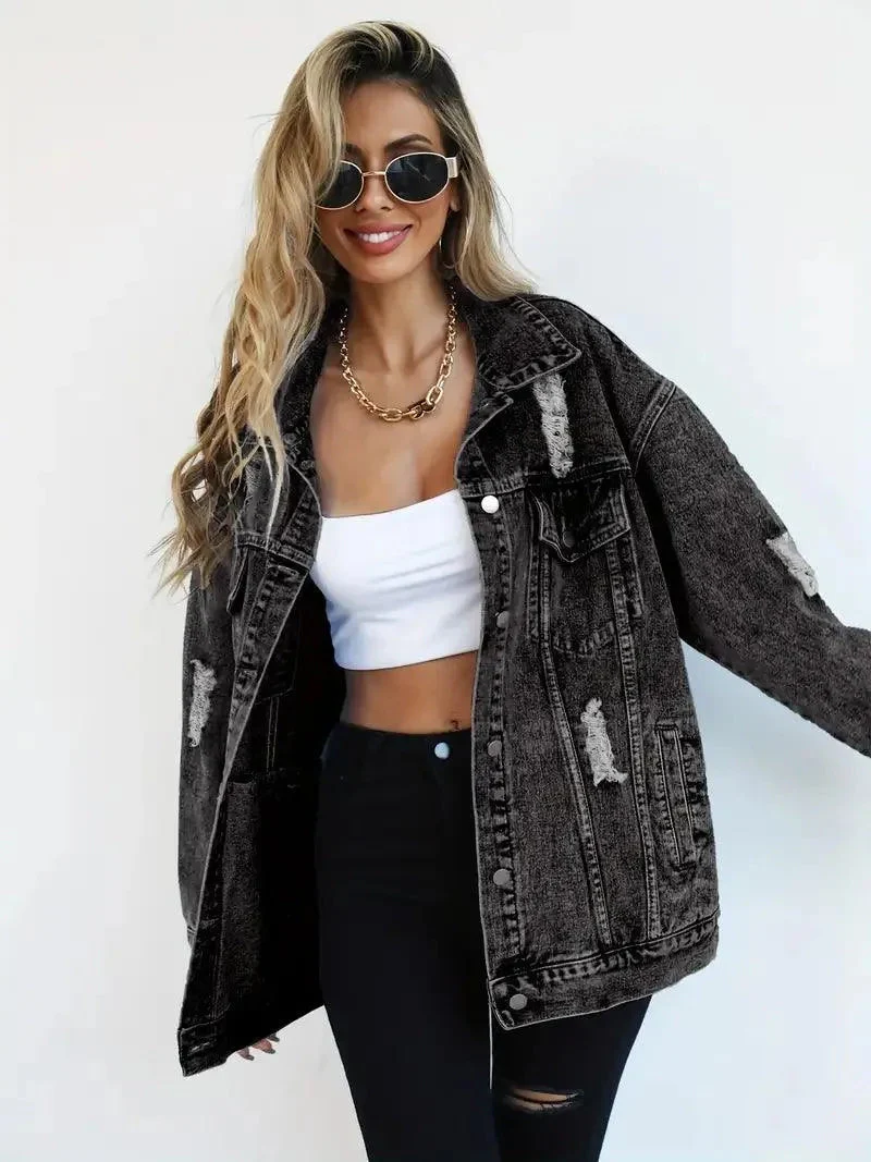 Megan | Damska oversize kurtka jeansowa z przetarciami, modny i casualowy fason - Image 17
