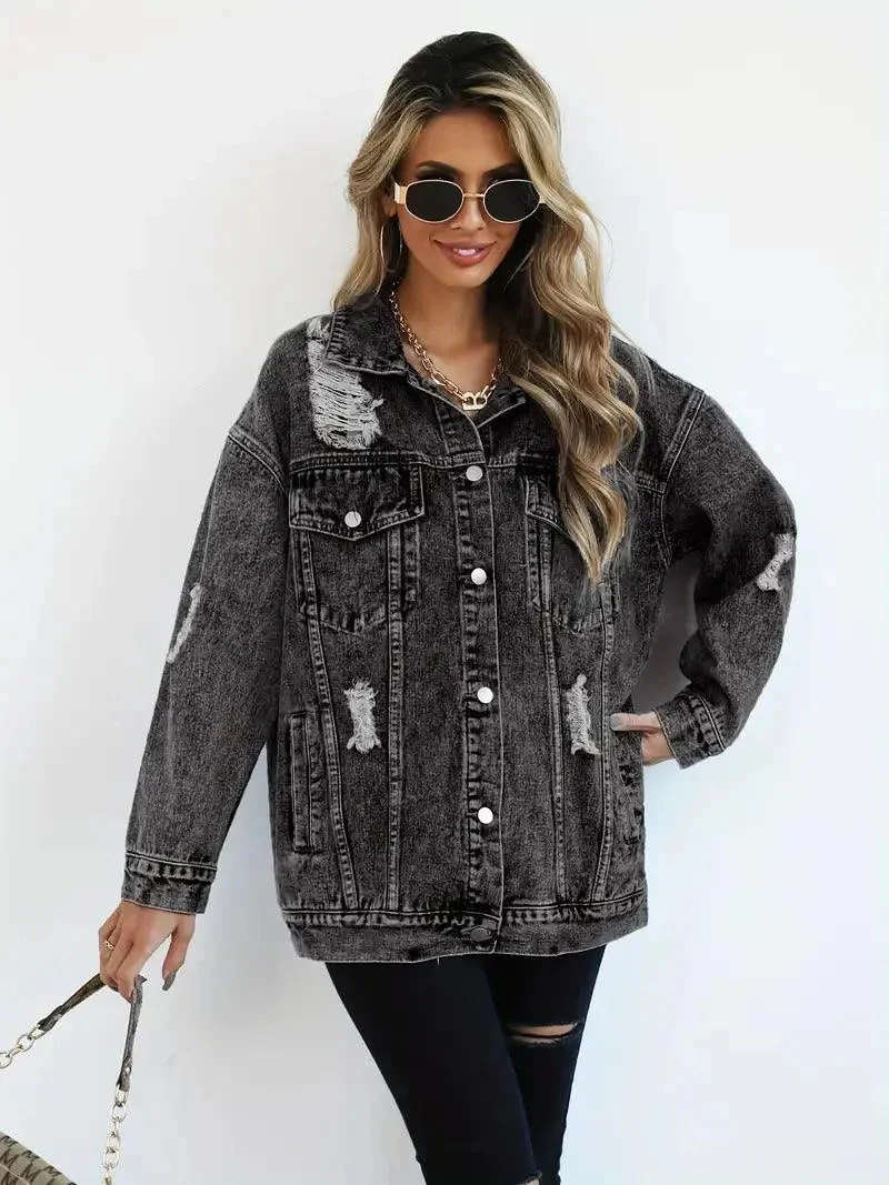 Megan | Damska oversize kurtka jeansowa z przetarciami, modny i casualowy fason - Image 18