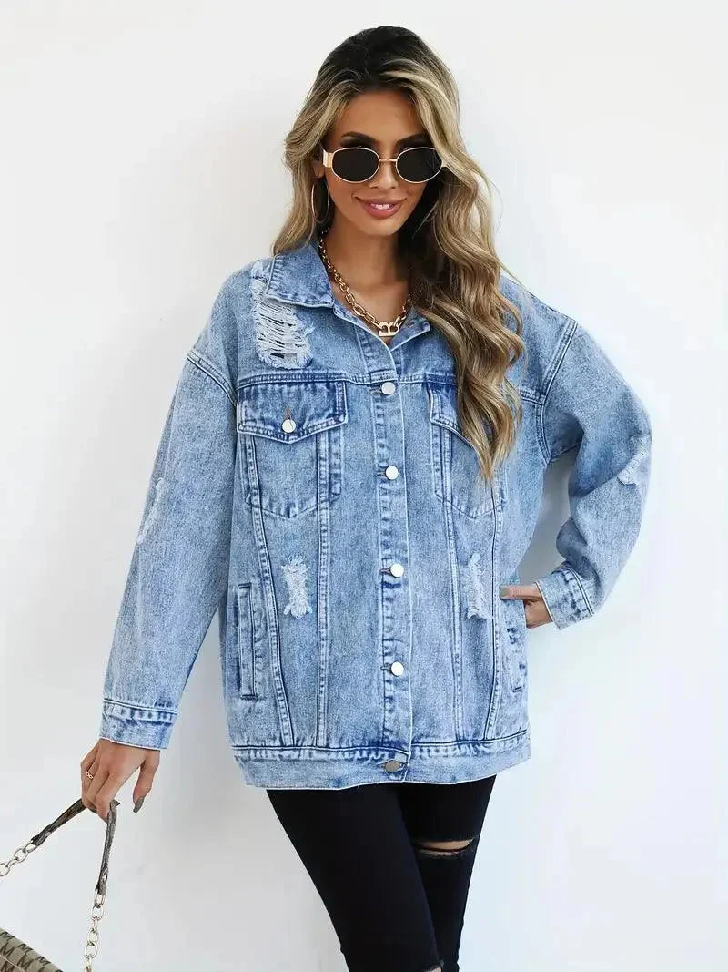 Megan | Damska oversize kurtka jeansowa z przetarciami, modny i casualowy fason - Image 23
