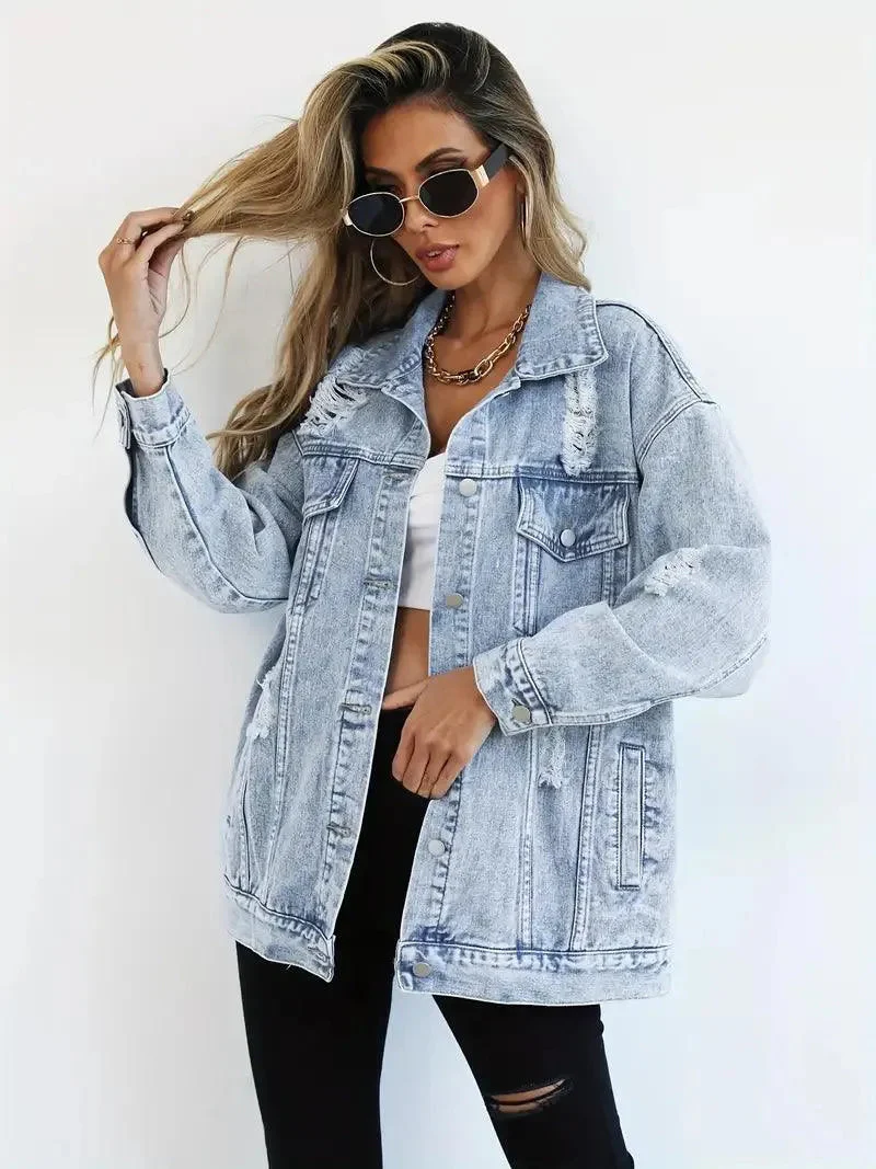 Megan | Damska oversize kurtka jeansowa z przetarciami, modny i casualowy fason - Image 4