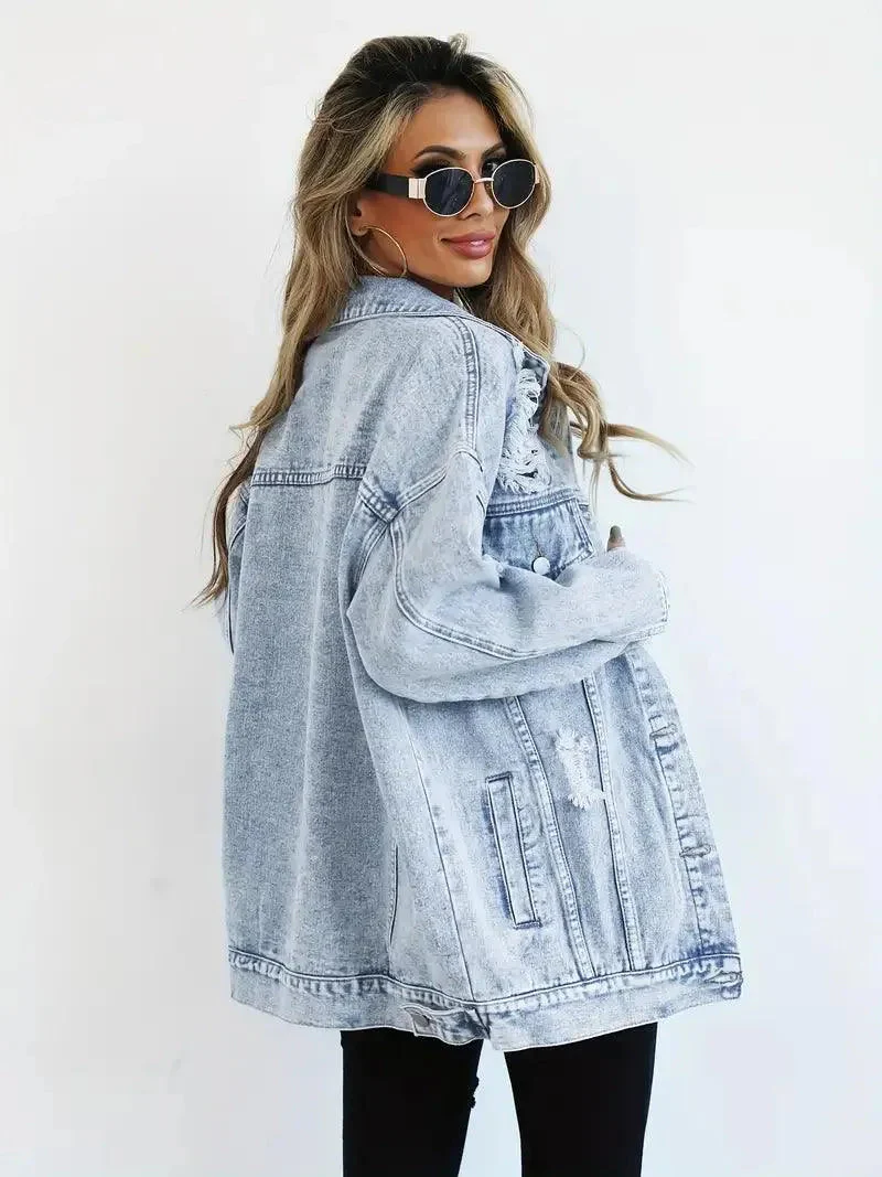 Megan | Damska oversize kurtka jeansowa z przetarciami, modny i casualowy fason - Image 6