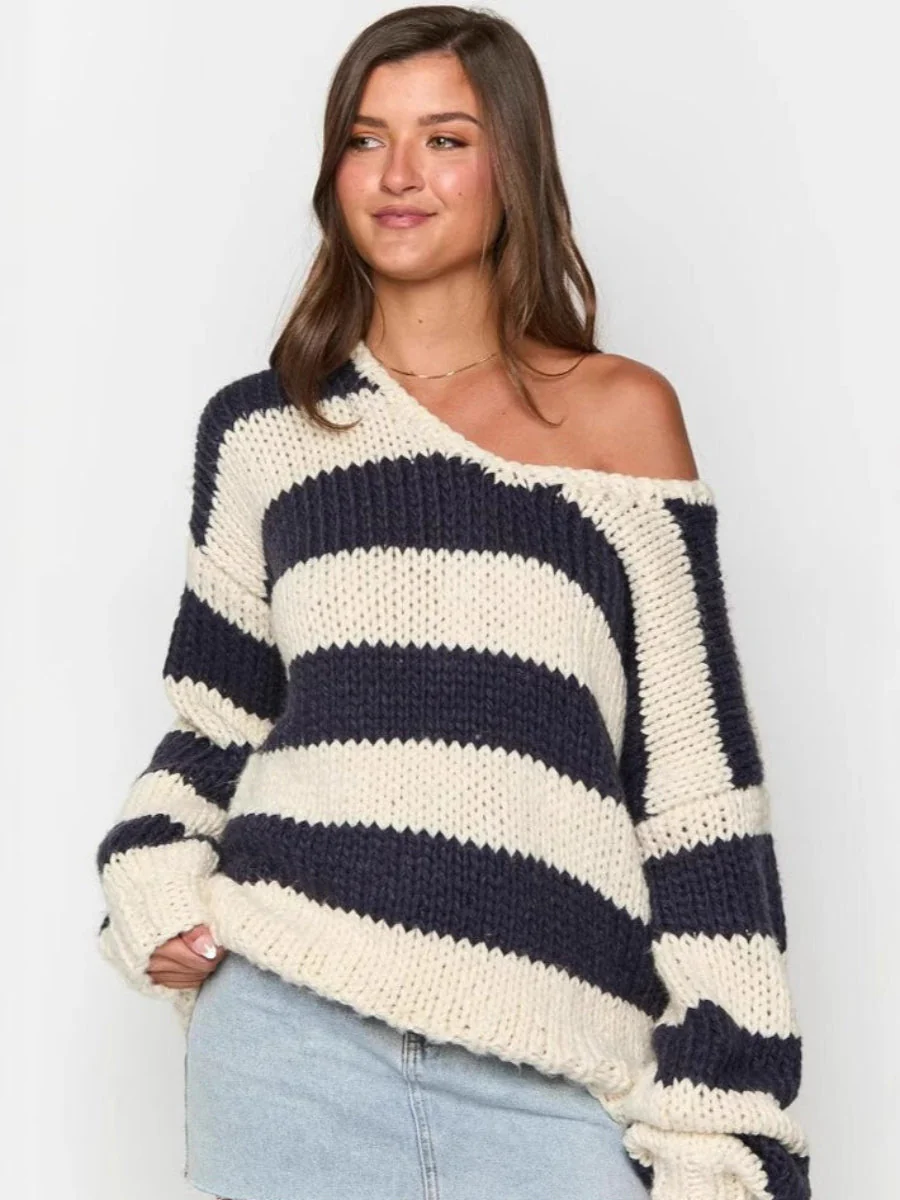 Megan | Damski gruby sweter dzianinowy w paski z odkrytymi ramionami - Image 5