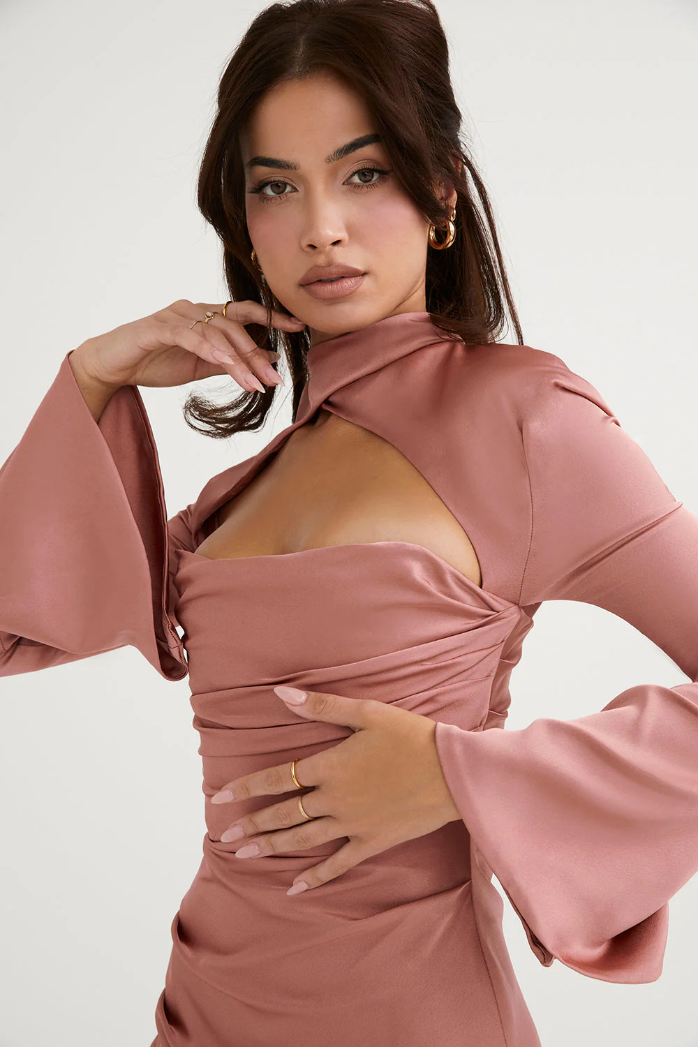 Natasha | Glamourowa damska mini sukienka z wycięciem, efektowny i kobiecy fason - Image 16