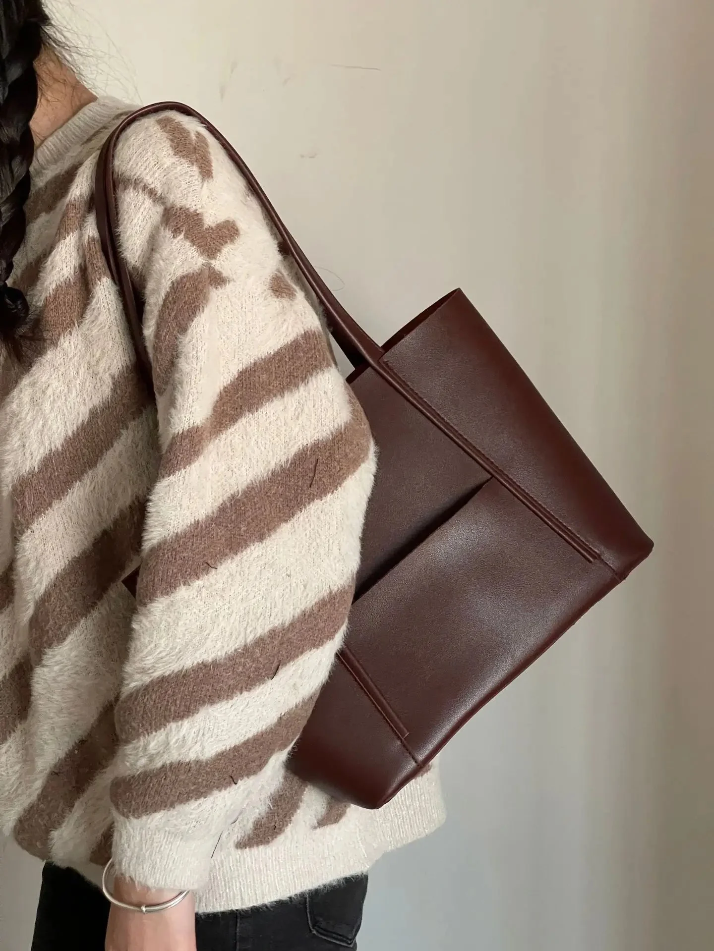 Ramona | torebka damska na ramię pojemna z miękkiej skóry, elegancka i stylowa - Image 6