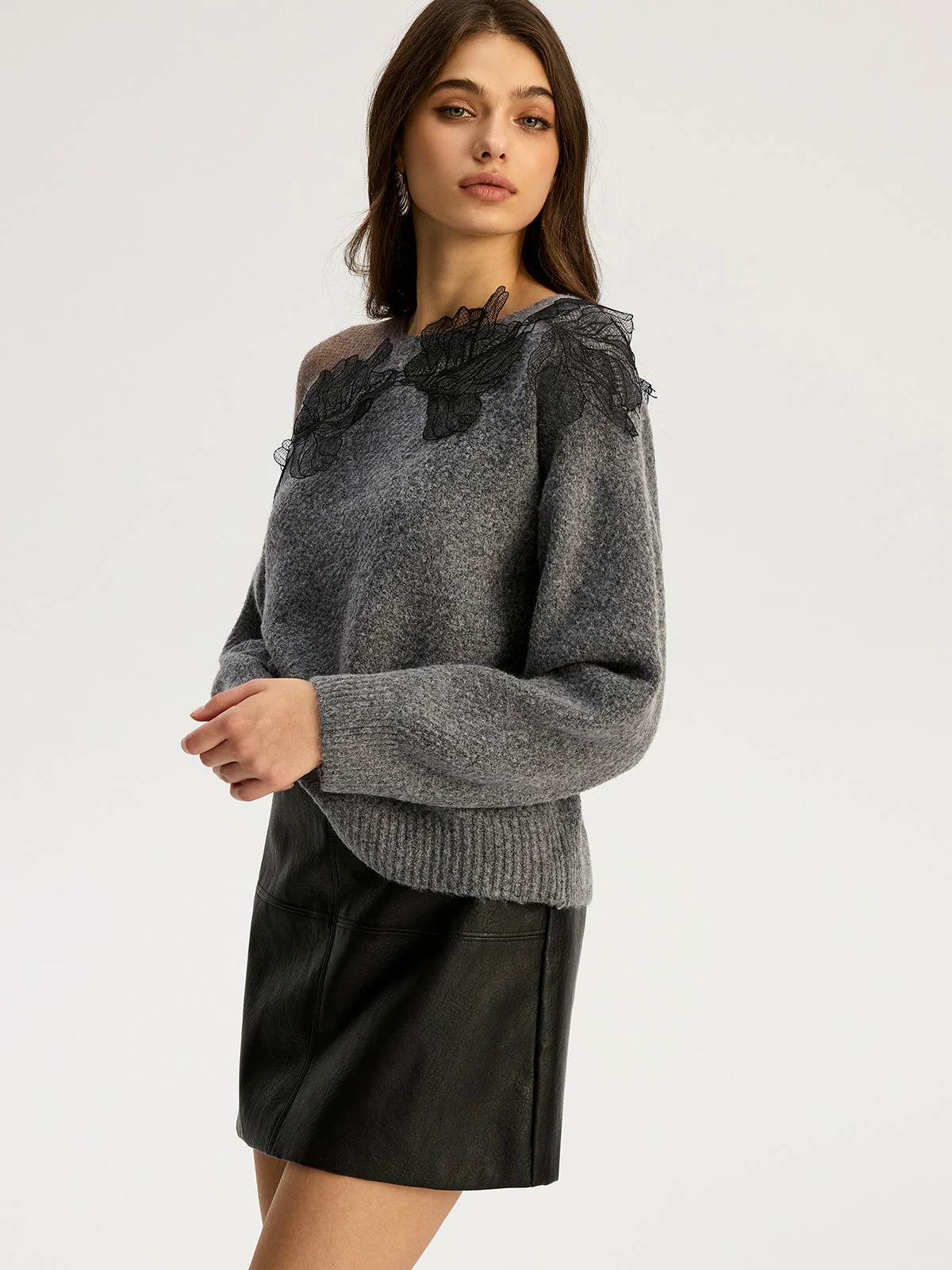 Reba | Sweter damski z koronkową aplikacją na ramionach, stylowy dzianinowy - Image 5