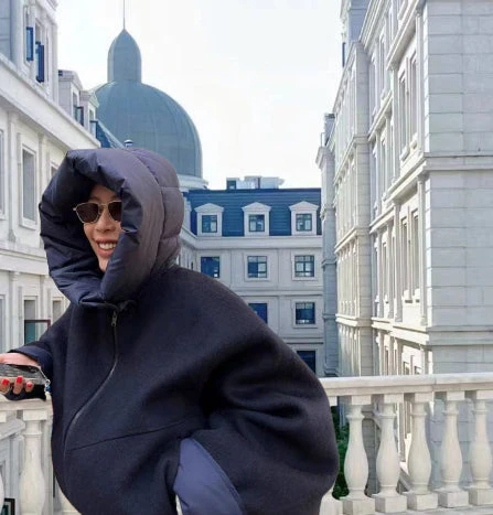 Rosalie – damski, elegancki płaszcz w stylu streetwearowym z kapturem - Image 17