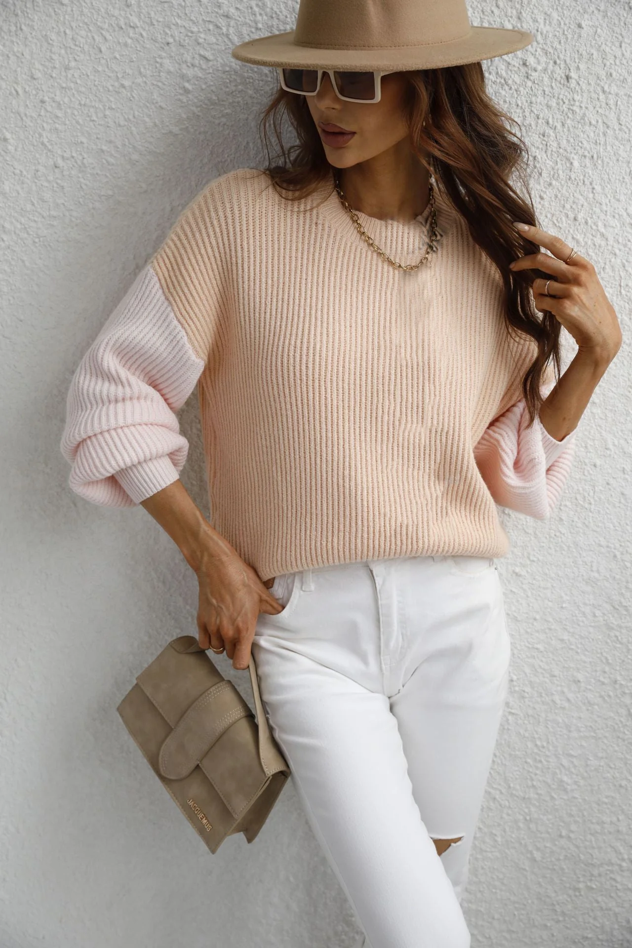 Shawna – Elegancki, modny sweter damski z okrągłym dekoltem i kontrastowymi rękawami - Image 4