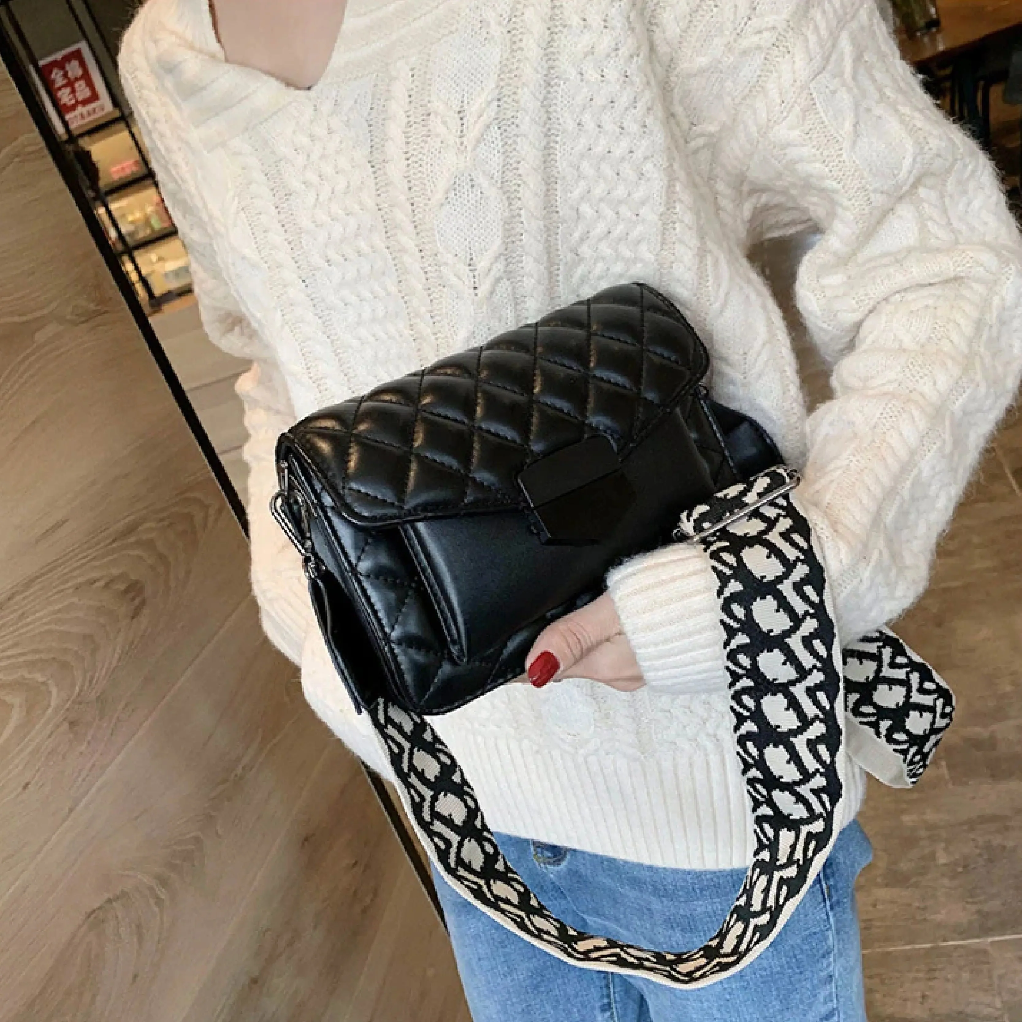 Sylvie | Torebka damska crossbody z pikowanej skóry wegańskiej - Image 4