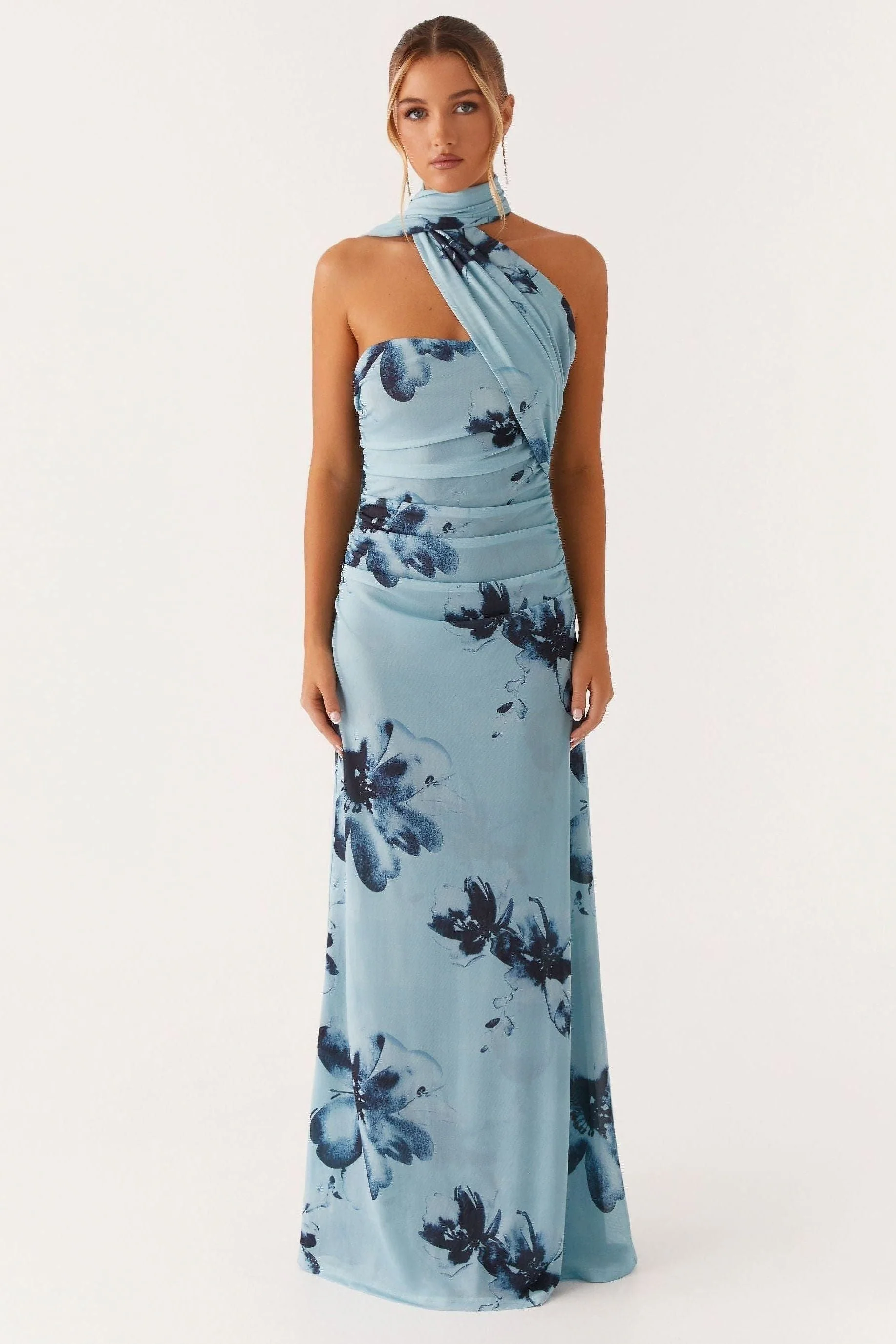 Valda | sukienka maxi damska na wesele w kwiaty z dekoltem halter - Image 3