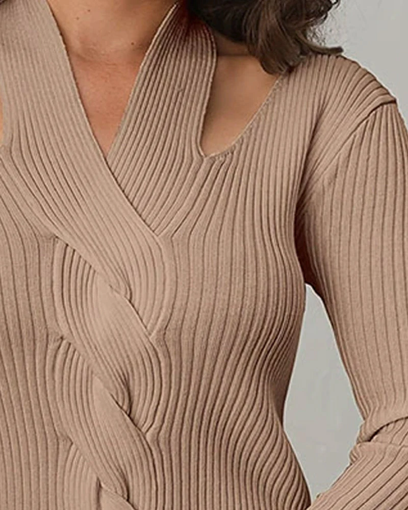 Valda | Elegancki damski top dzianinowy z dekoltem V - Image 4