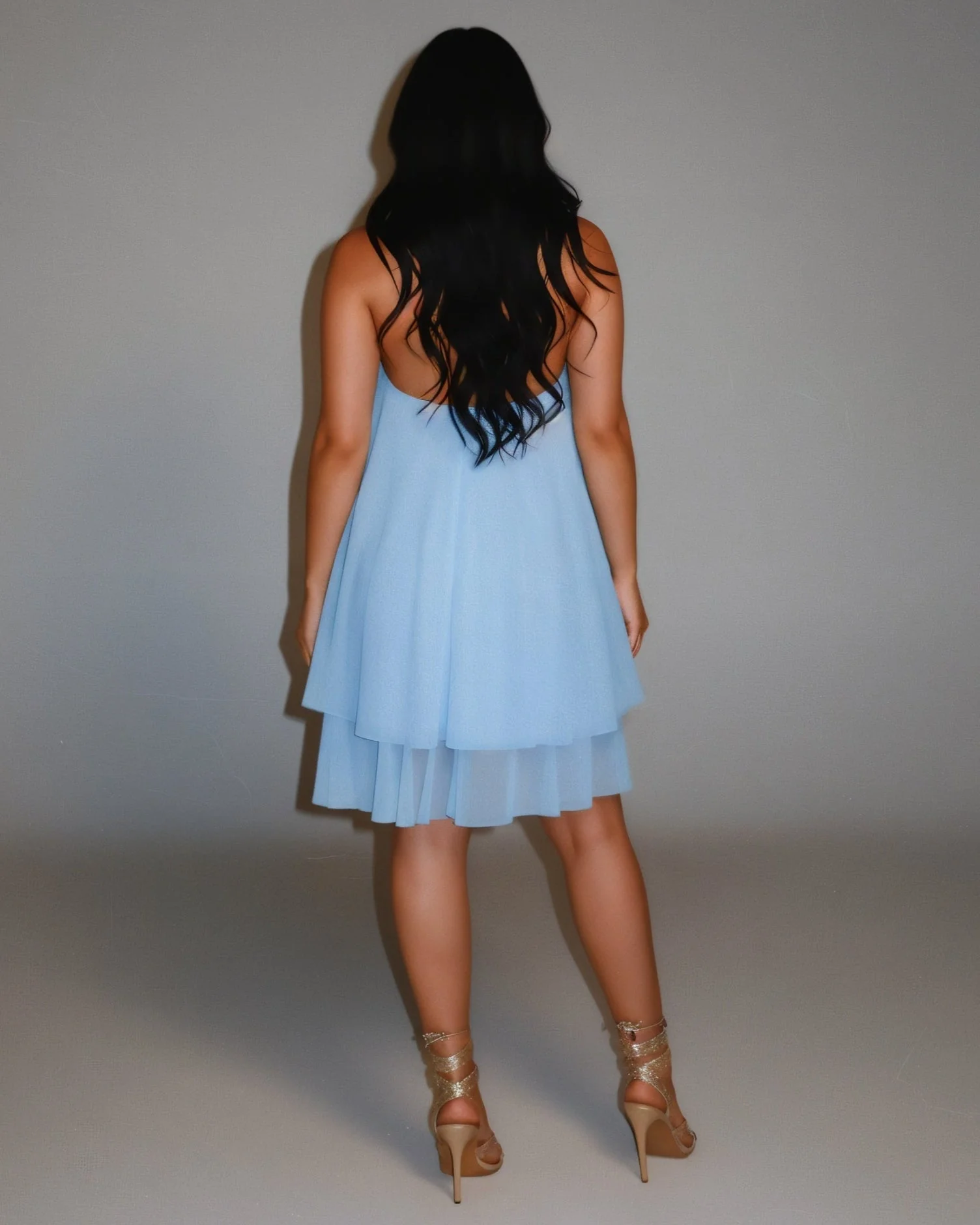 Zuzia | Zwiewna damska mini sukienka z dekoltem halter - Image 4